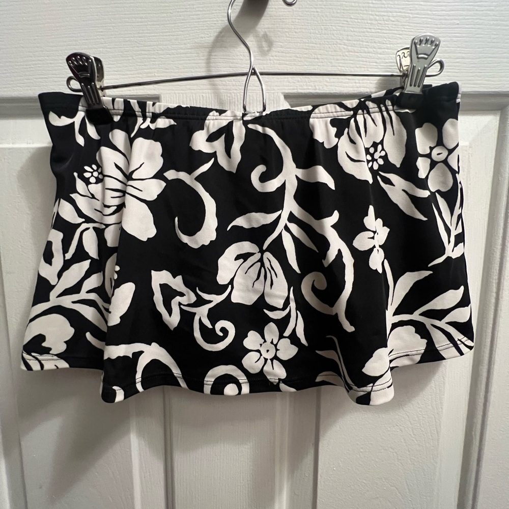 Newport News Black and White Smocked Swim Skirt
